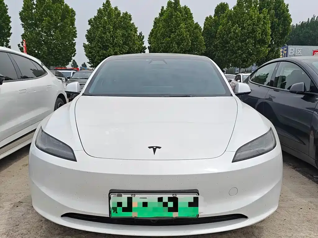 Tesla Model 3 — фото 1