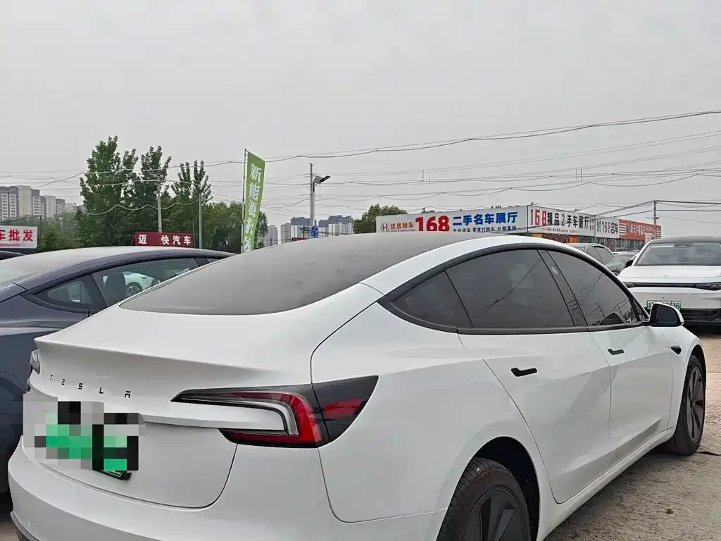 Tesla Model 3 — фото 10