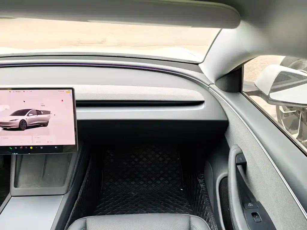 Tesla Model 3 — фото 7