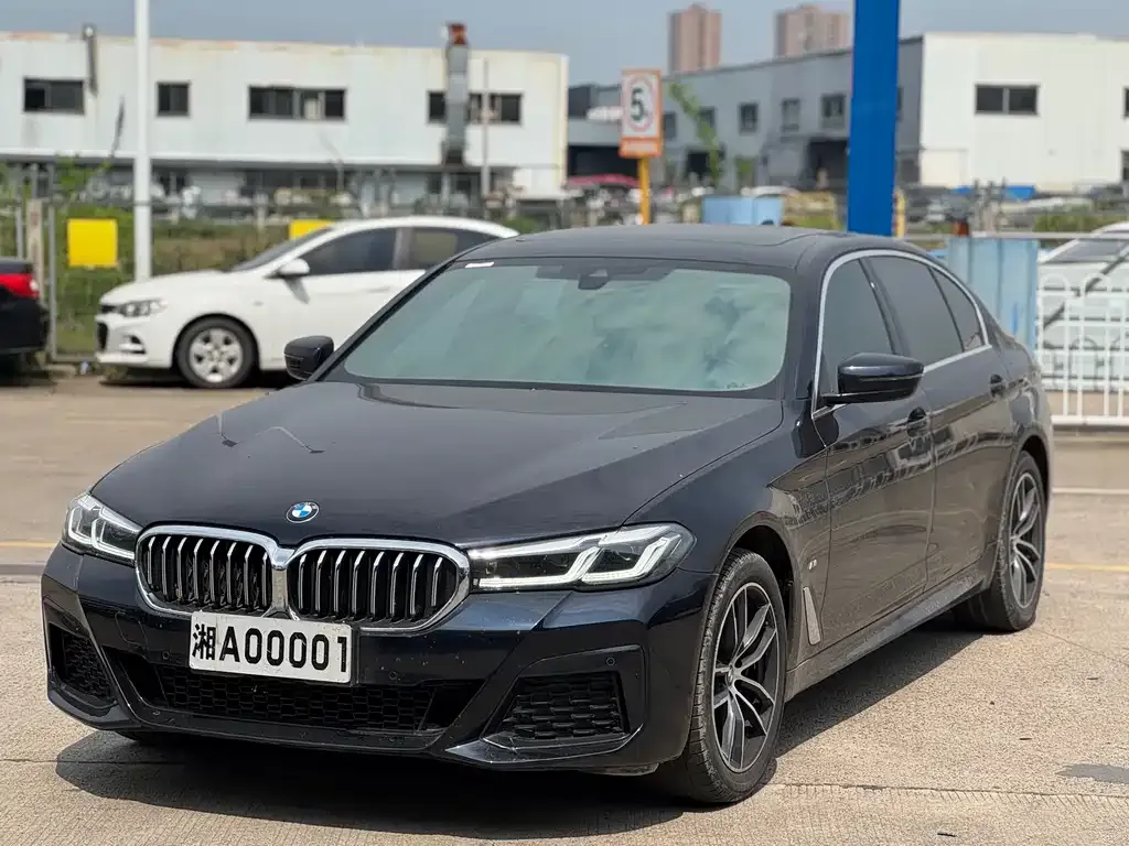 BMW 5 Series — фото 1
