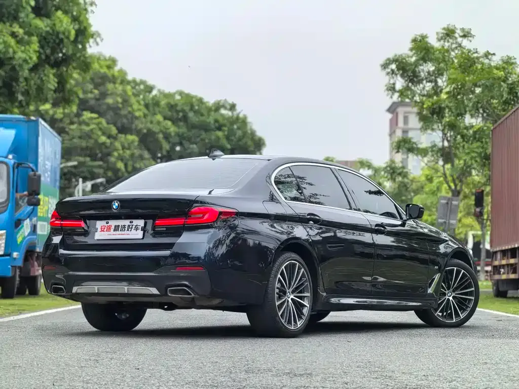 BMW 5 Series — фото 6