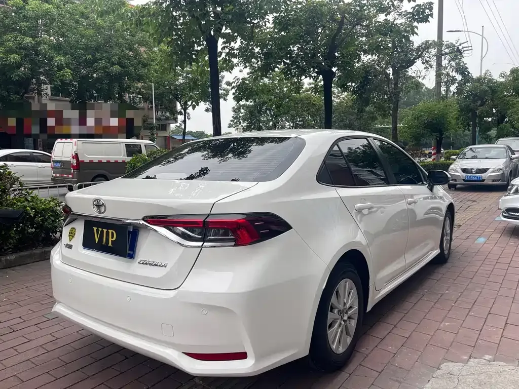 Toyota Corolla — фото 10