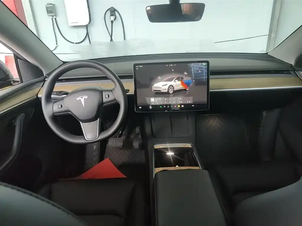 Tesla Model Y — фото 2