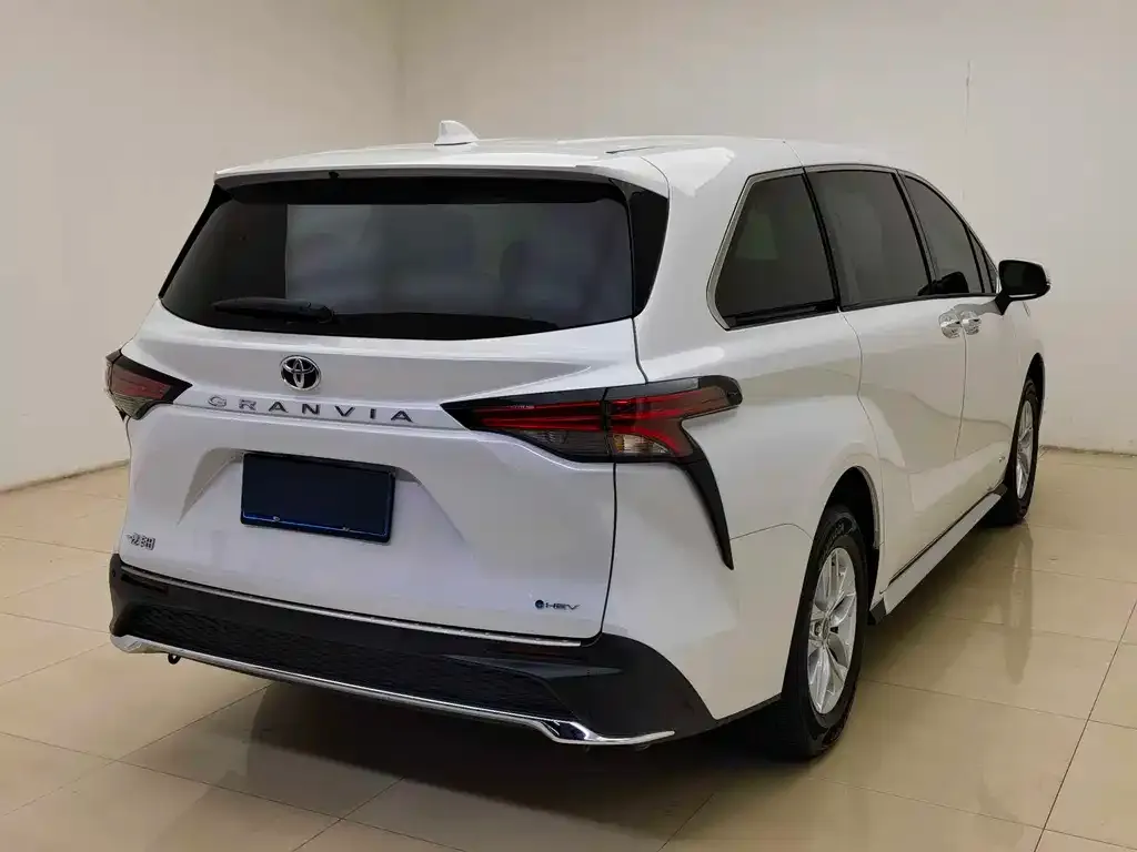 Toyota Granvia 2024 из CN, фото 6
