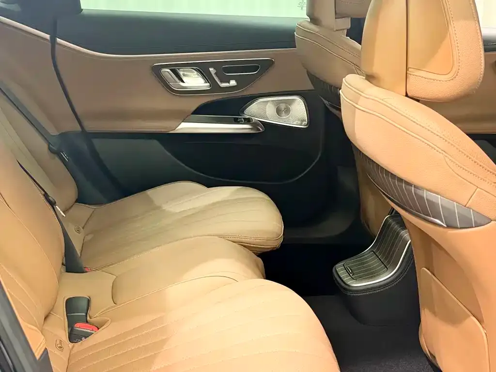 Mercedes-Benz E-Class 2024 из CN, фото 2