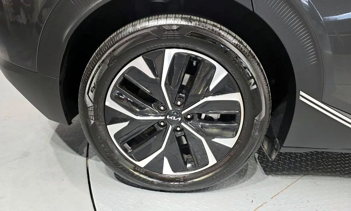 Kia EV6 2023 из KR, фото 9
