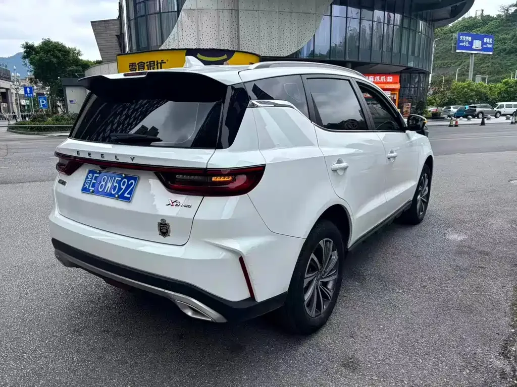 Geely Vision X6 — фото 7