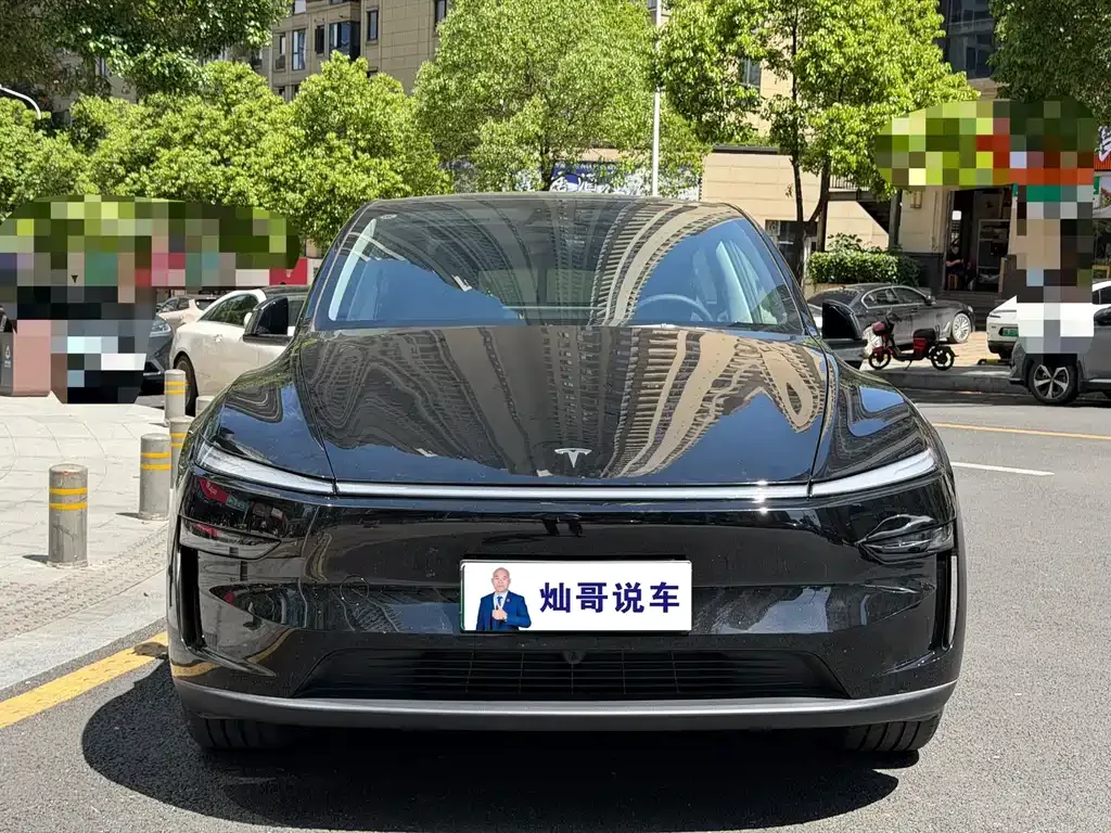 Tesla Model Y — фото 8