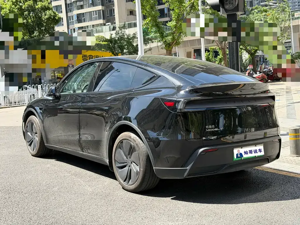 Tesla Model Y — фото 7
