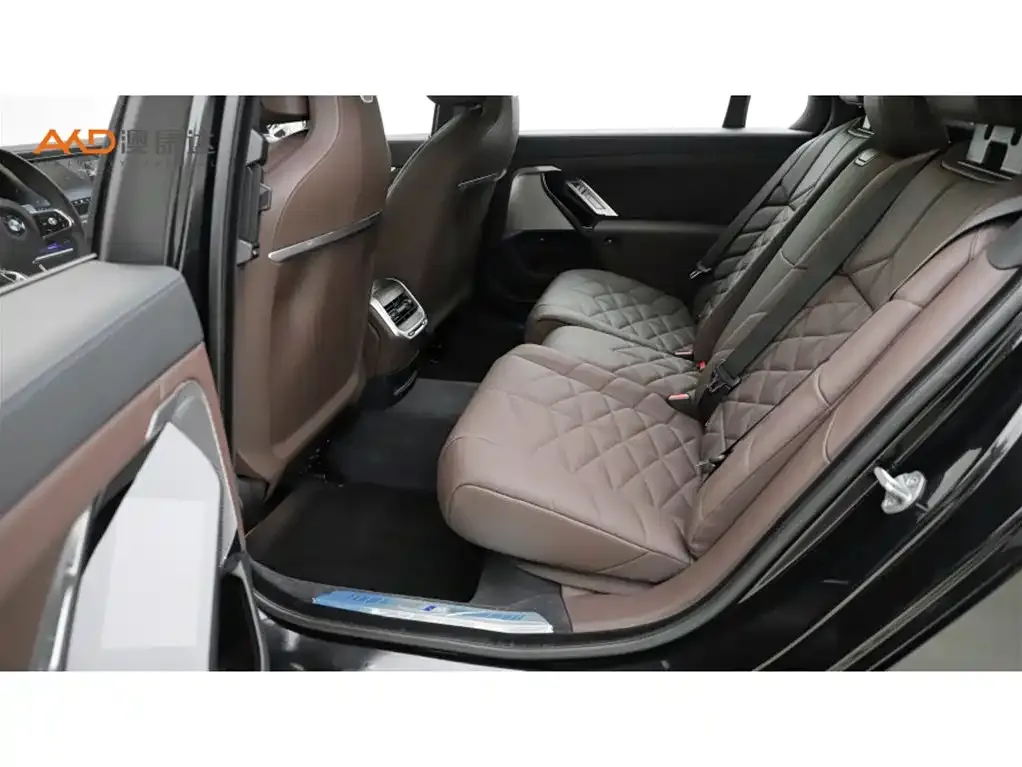 BMW 7 Series 2024 из CN, фото 9
