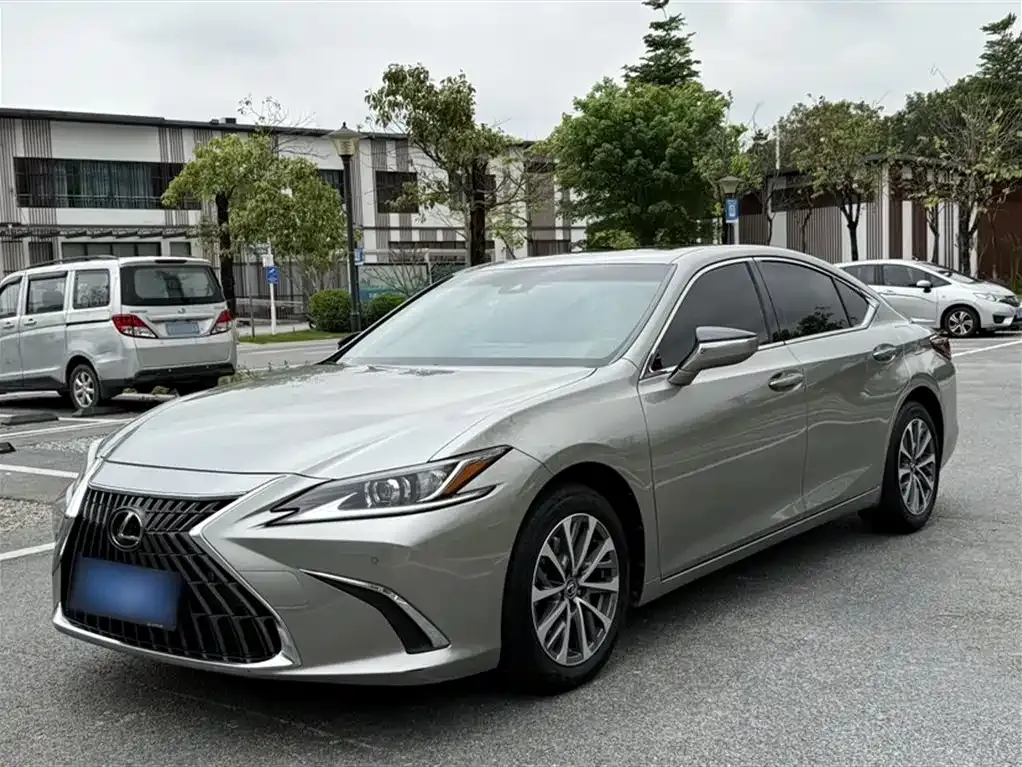 Lexus ES — фото 8
