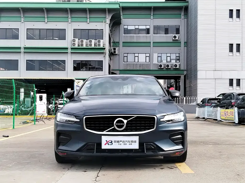 Volvo S60 — фото 7