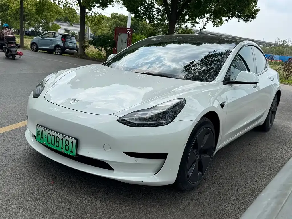 Tesla Model 3 — фото 1