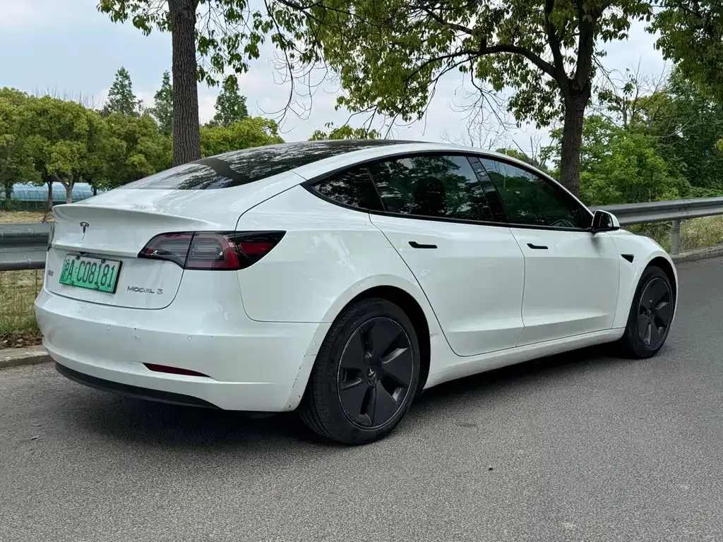 Tesla Model 3 — фото 8