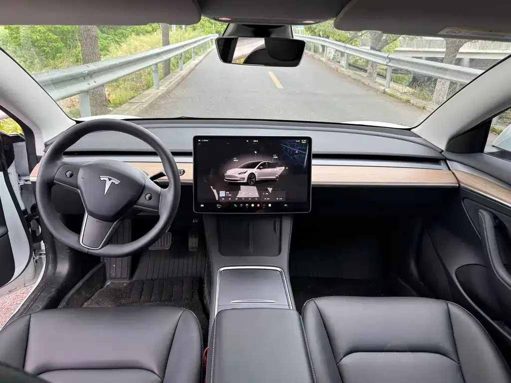 Tesla Model 3 — фото 7