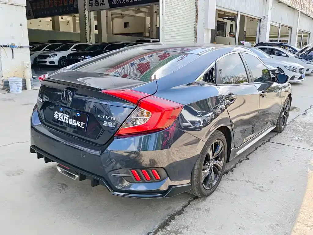 Honda Civic — фото 7