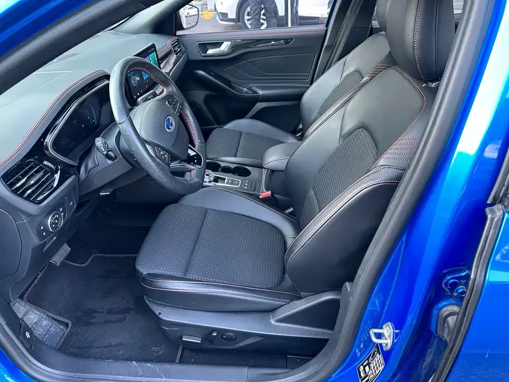 Ford Focus 2022 из CN, фото 10