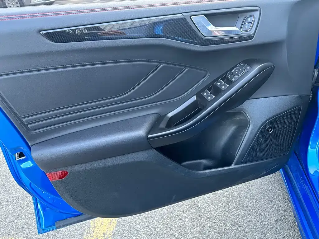 Ford Focus 2022 из CN, фото 7