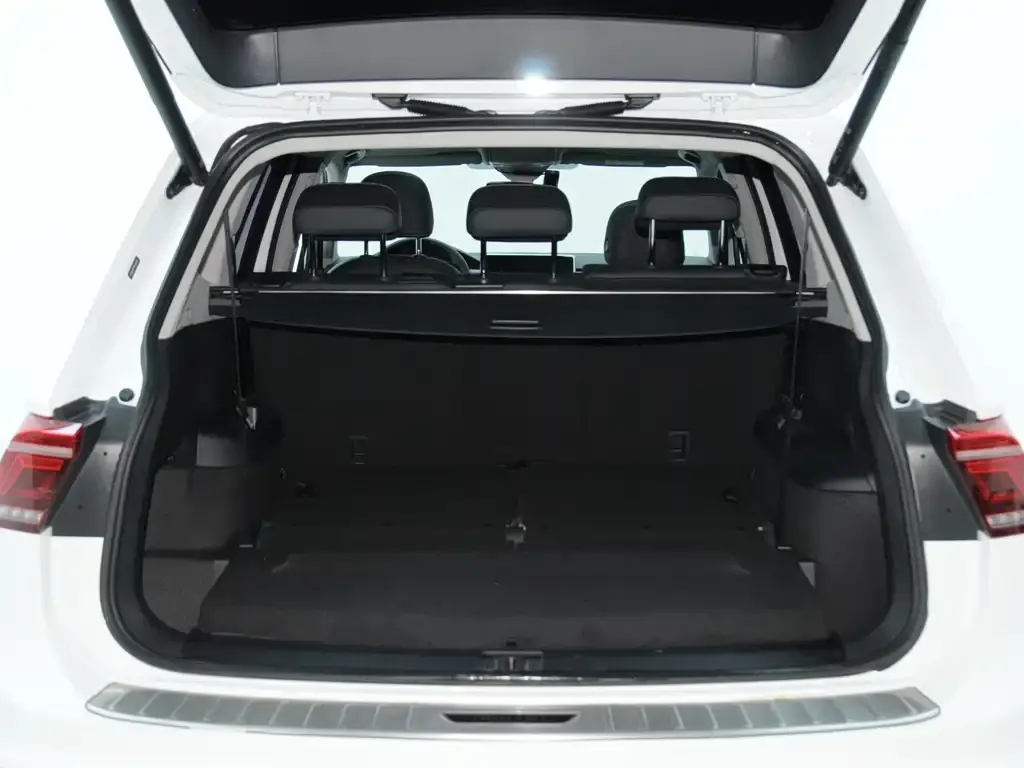 Volkswagen Tiguan L — фото 2