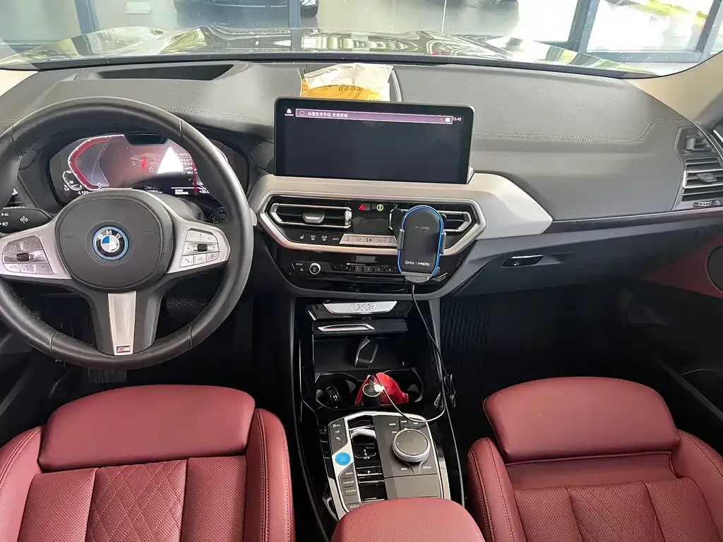 BMW iX3 — фото 2