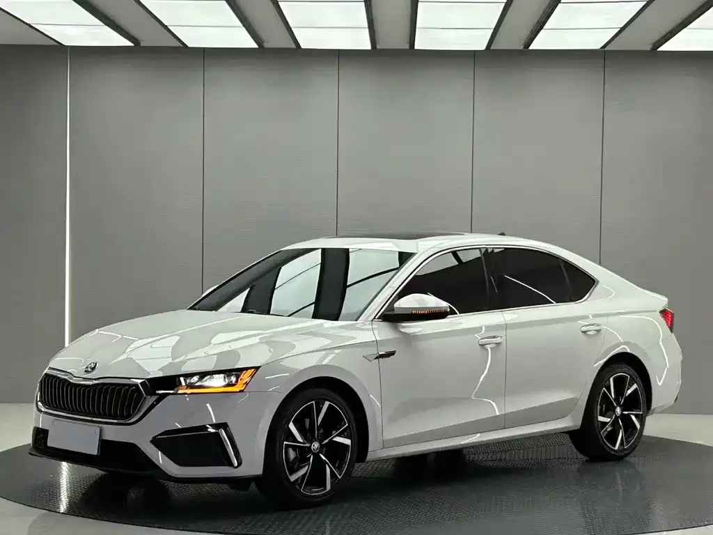 Skoda Octavia — фото 1