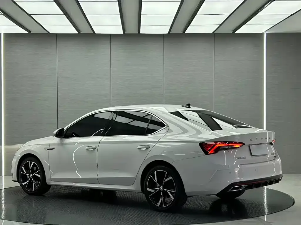 Skoda Octavia — фото 7