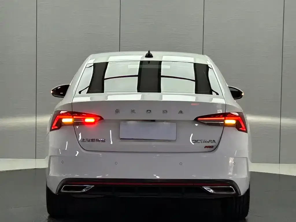 Skoda Octavia — фото 2