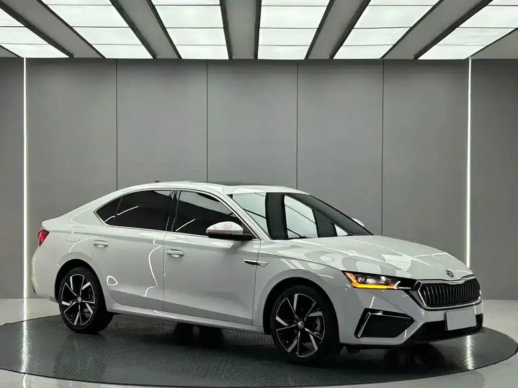 Skoda Octavia — фото 8