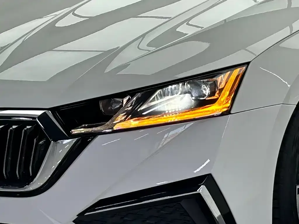 Skoda Octavia — фото 5