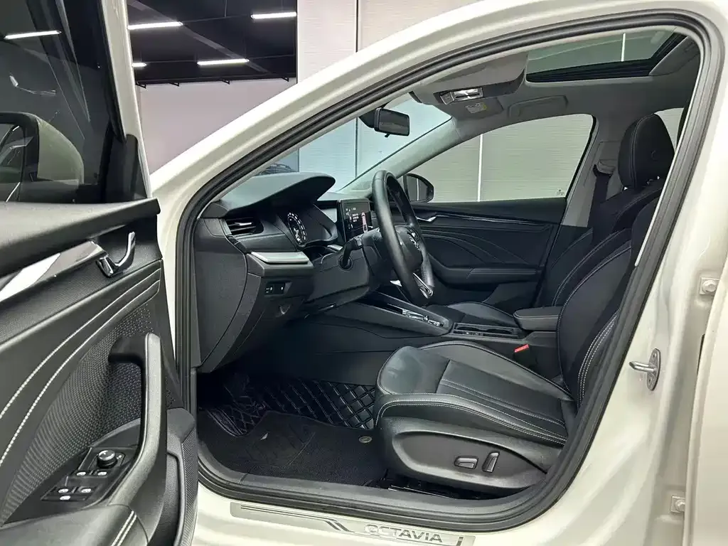 Skoda Octavia — фото 10