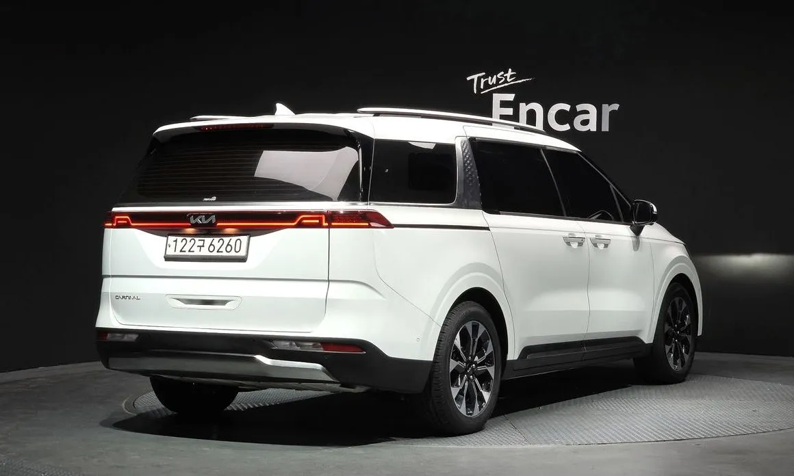 Kia Carnival — фото 4