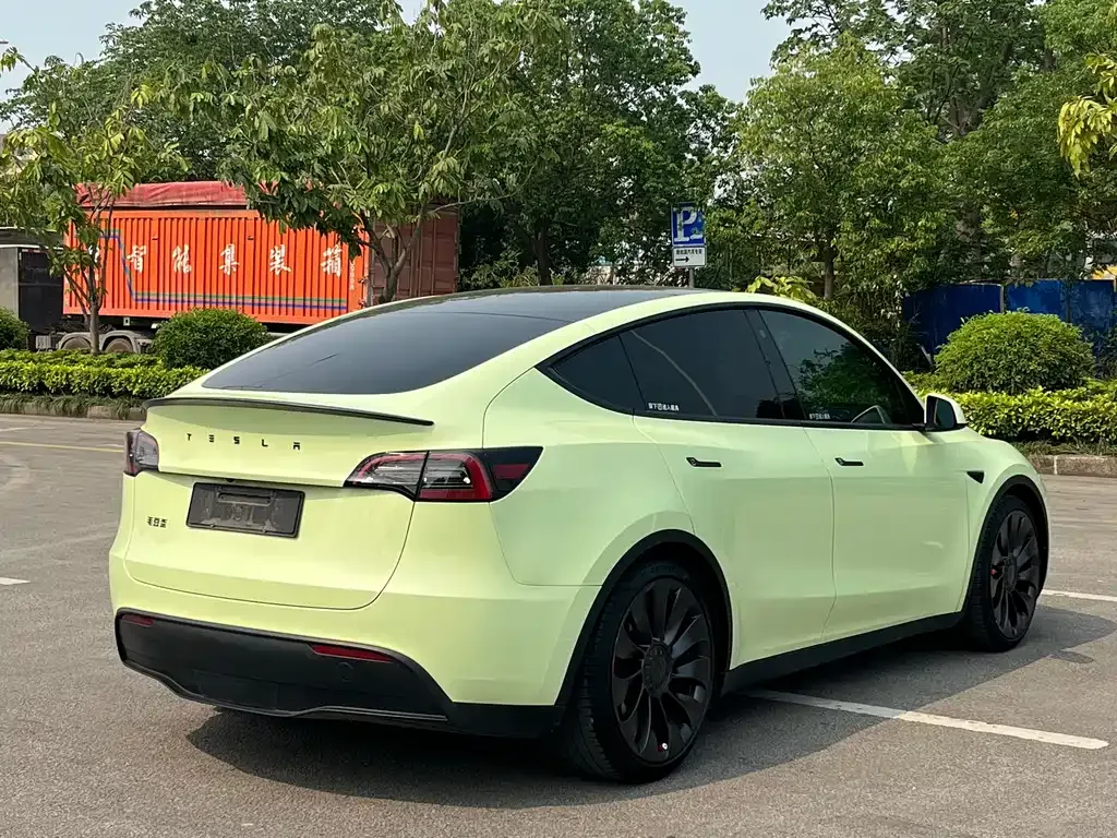 Tesla Model Y — фото 9