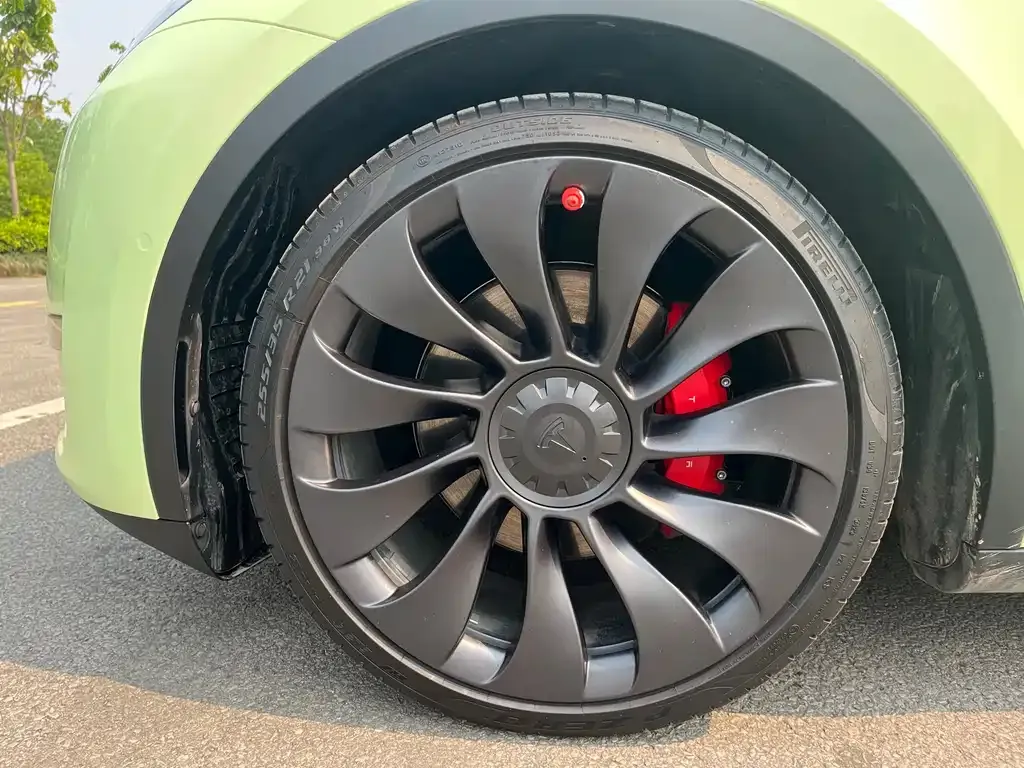 Tesla Model Y — фото 4