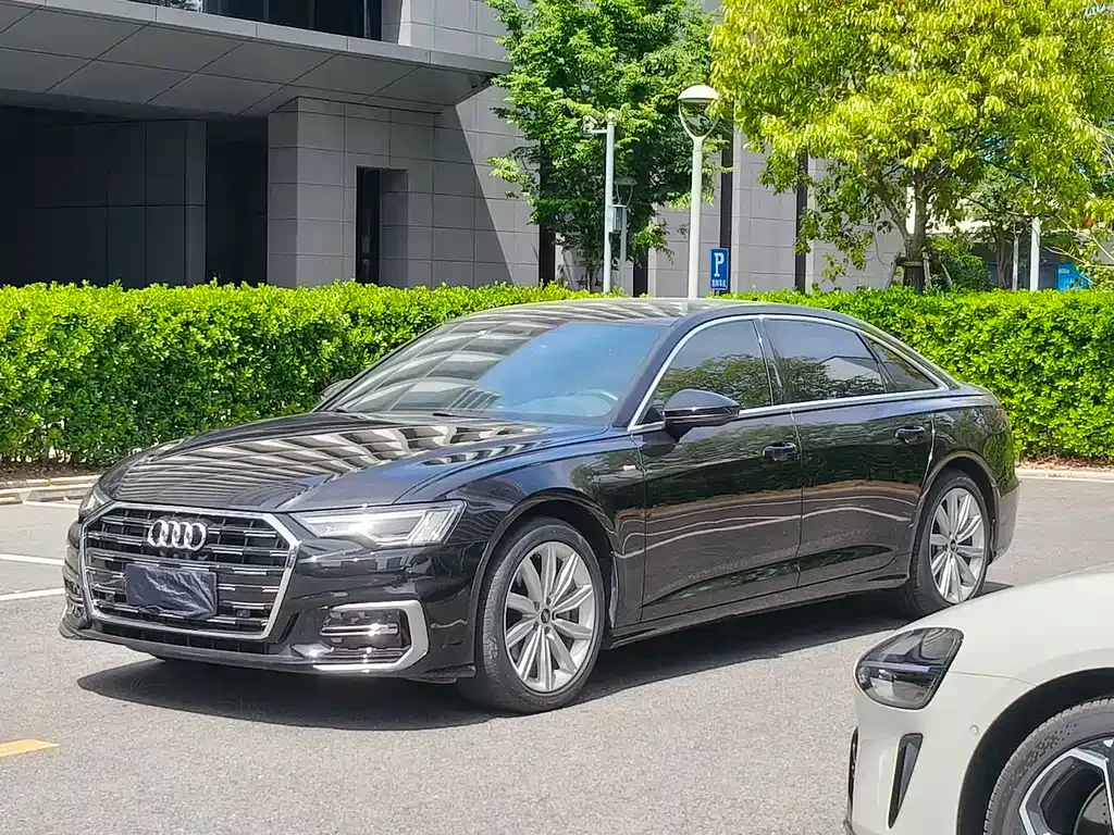 Audi A6L — фото 1