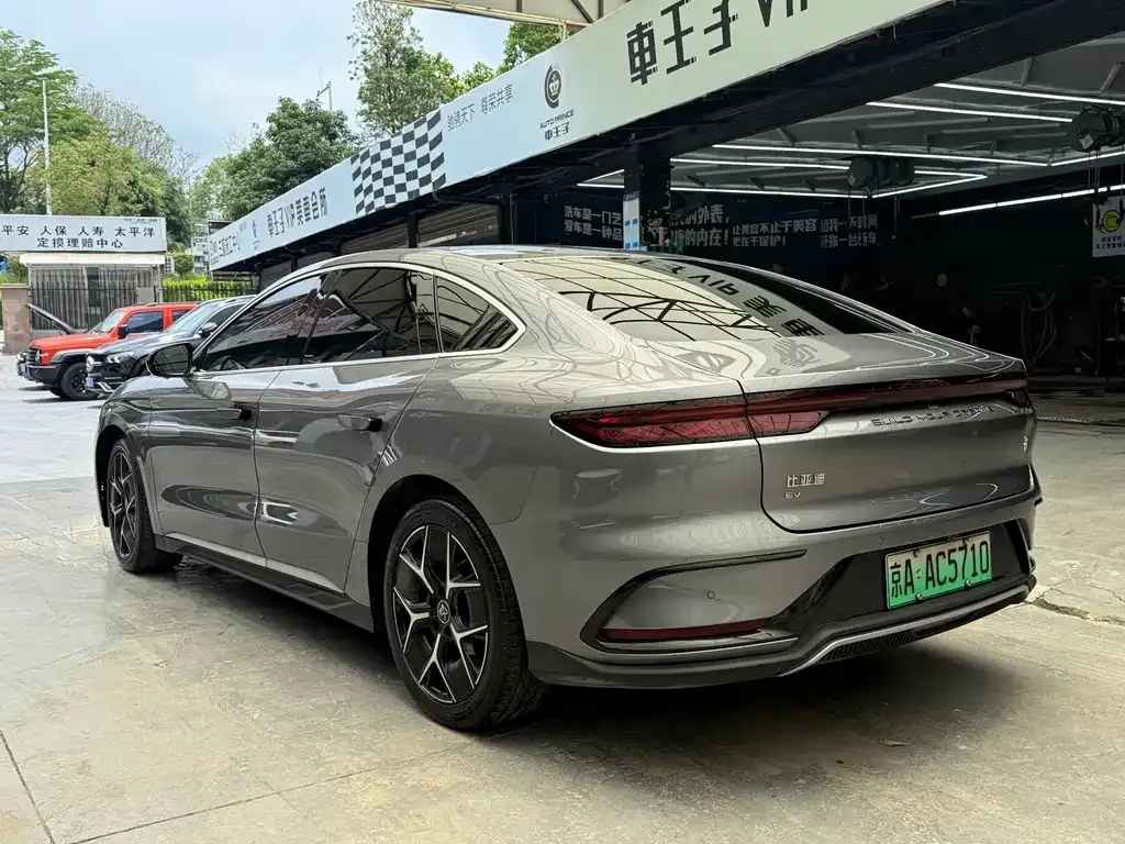 BYD Han — фото 10