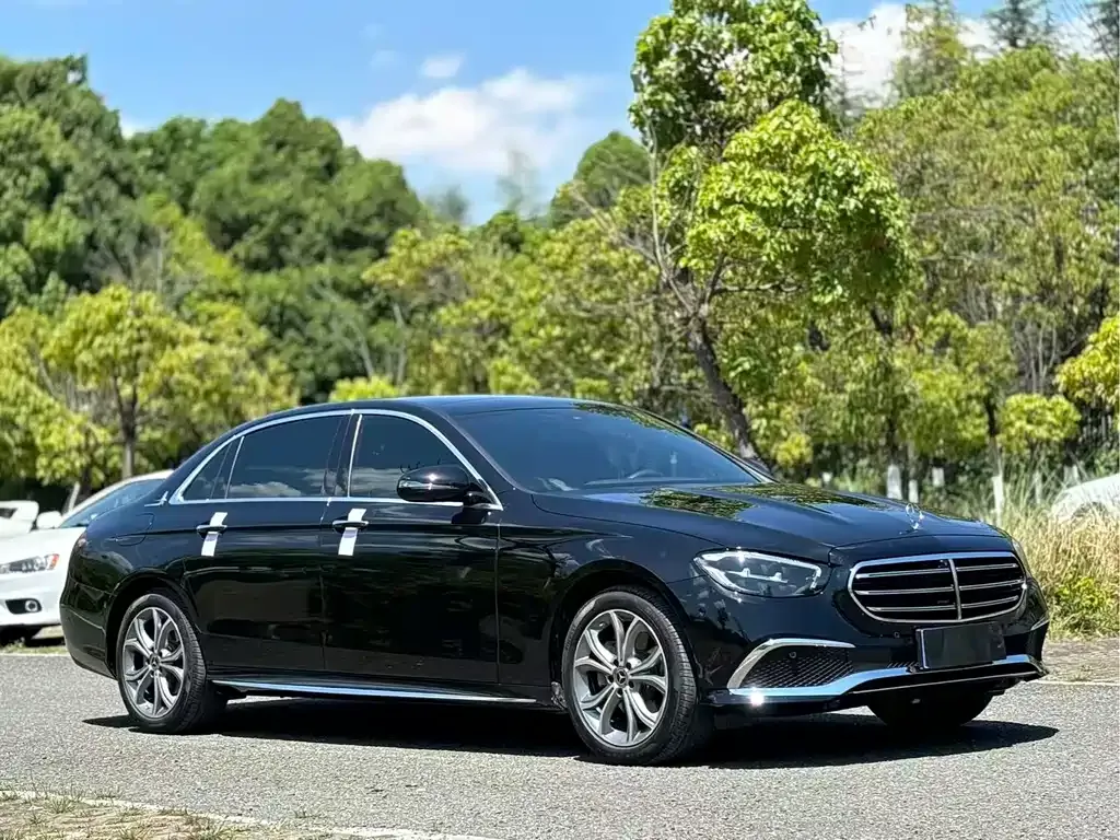 Mercedes-Benz E-Class — фото 7