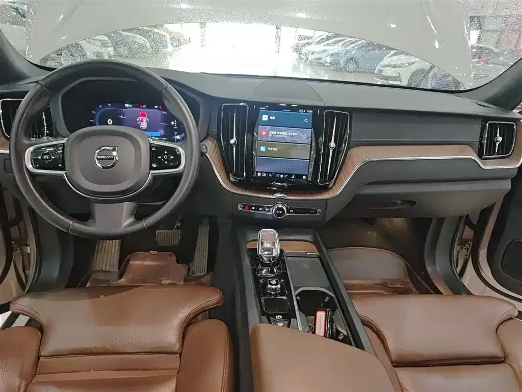Volvo XC60 — фото 9