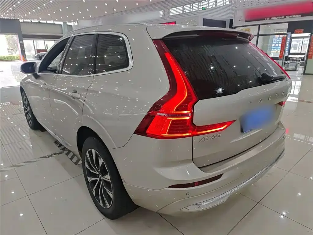 Volvo XC60 — фото 8