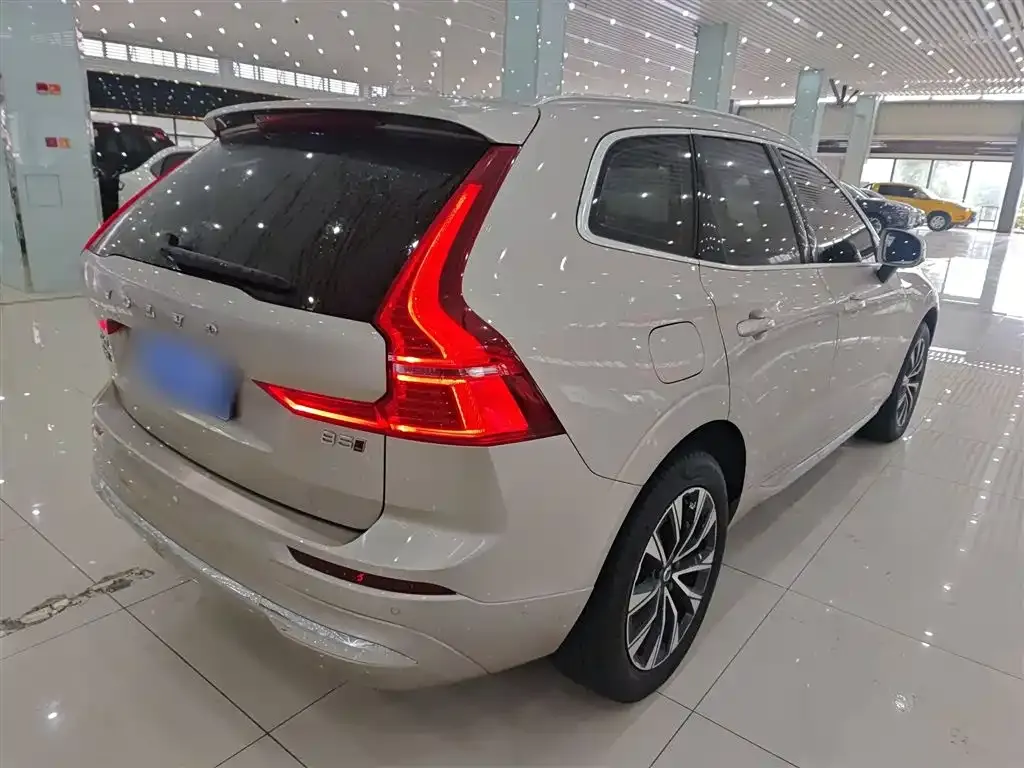 Volvo XC60 — фото 4