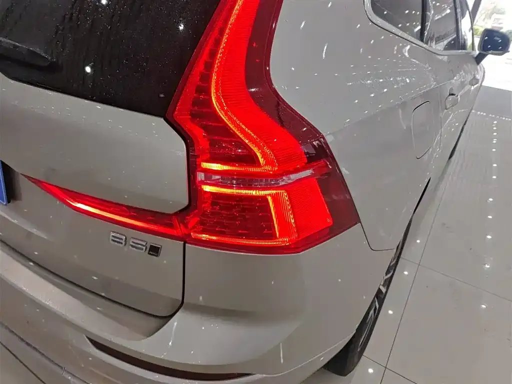 Volvo XC60 — фото 2