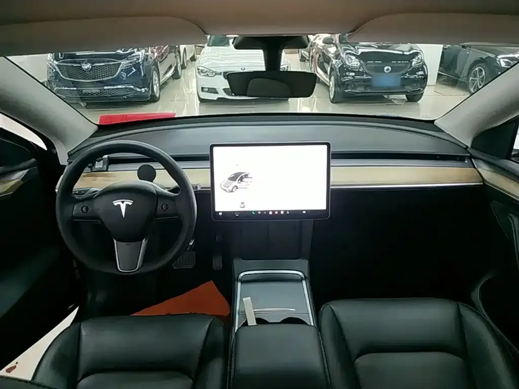 Tesla Model Y — фото 3