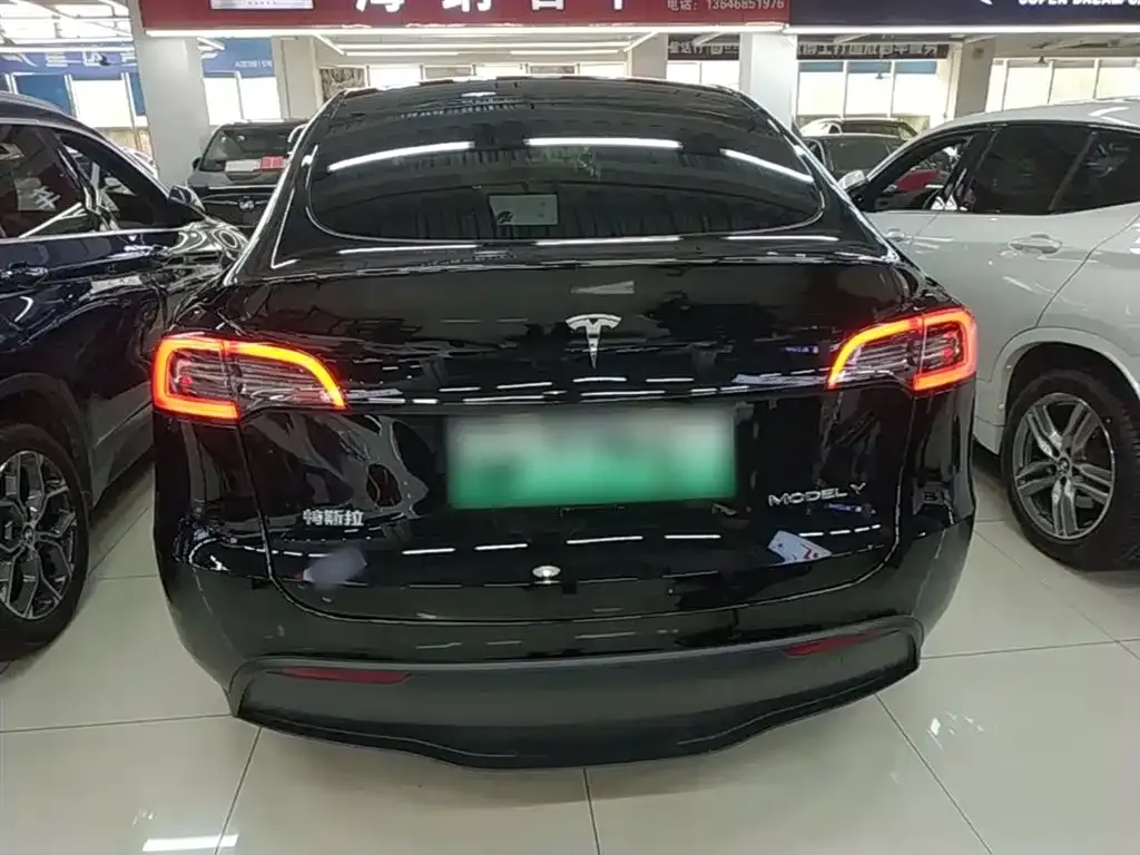 Tesla Model Y — фото 8