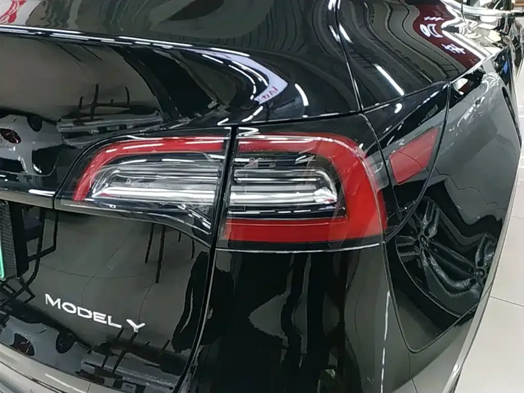 Tesla Model Y — фото 9