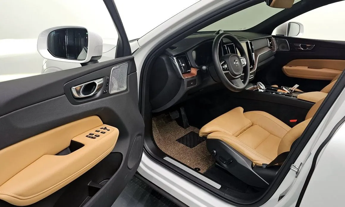 Volvo XC60 2025 из KR, фото 2