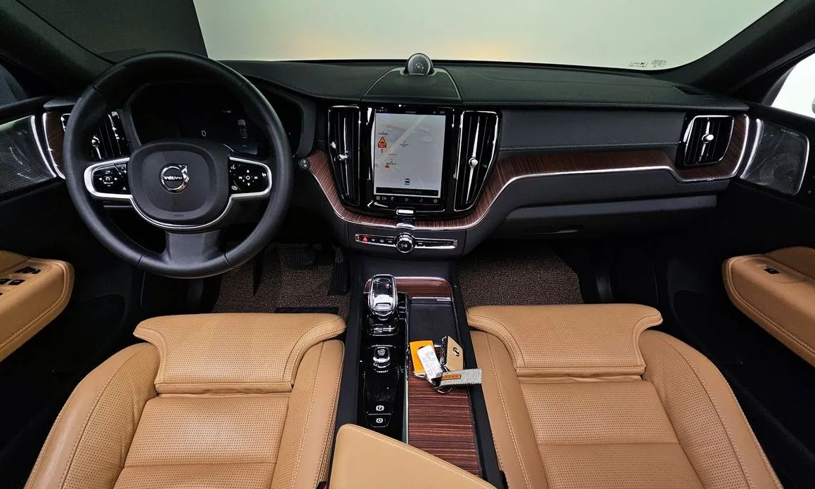 Volvo XC60 2025 из KR, фото 5