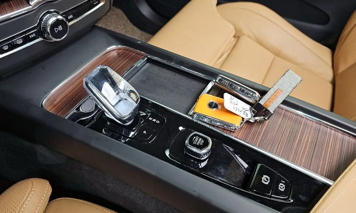 Volvo XC60 2025 из KR, фото 4