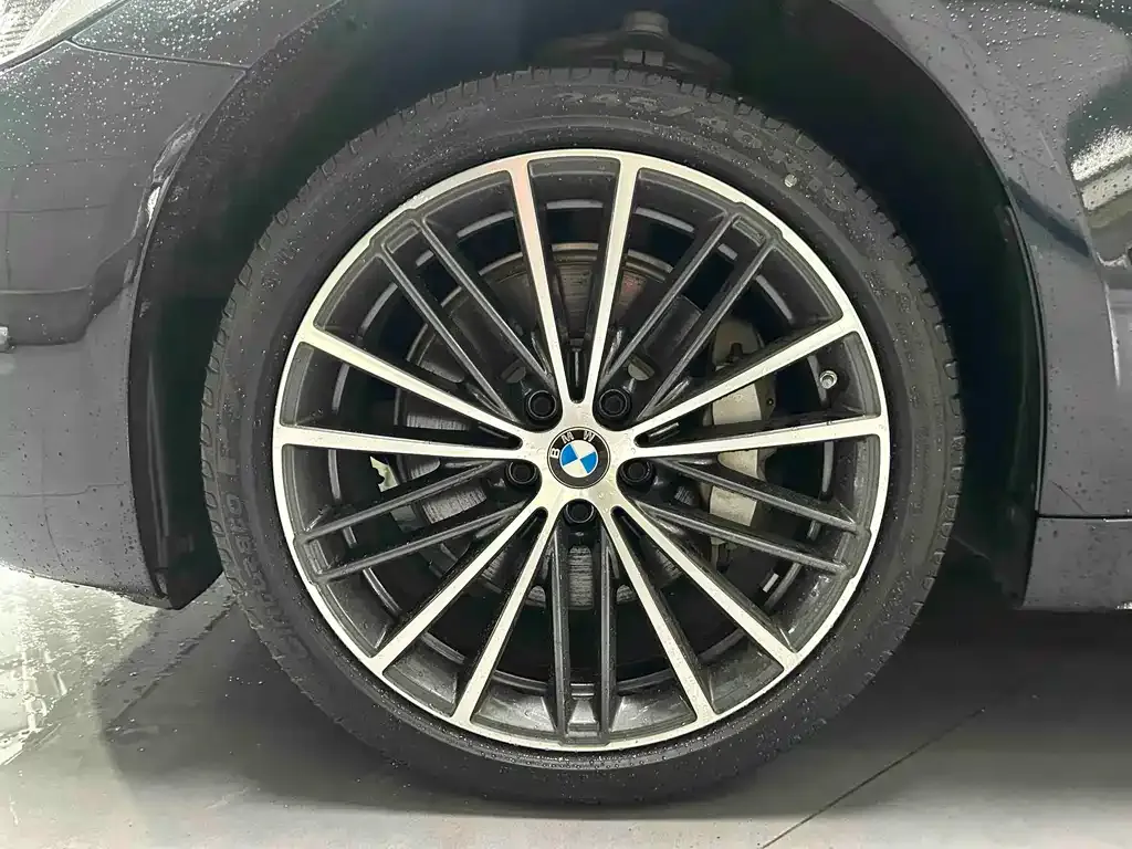 BMW 5 Series — фото 6