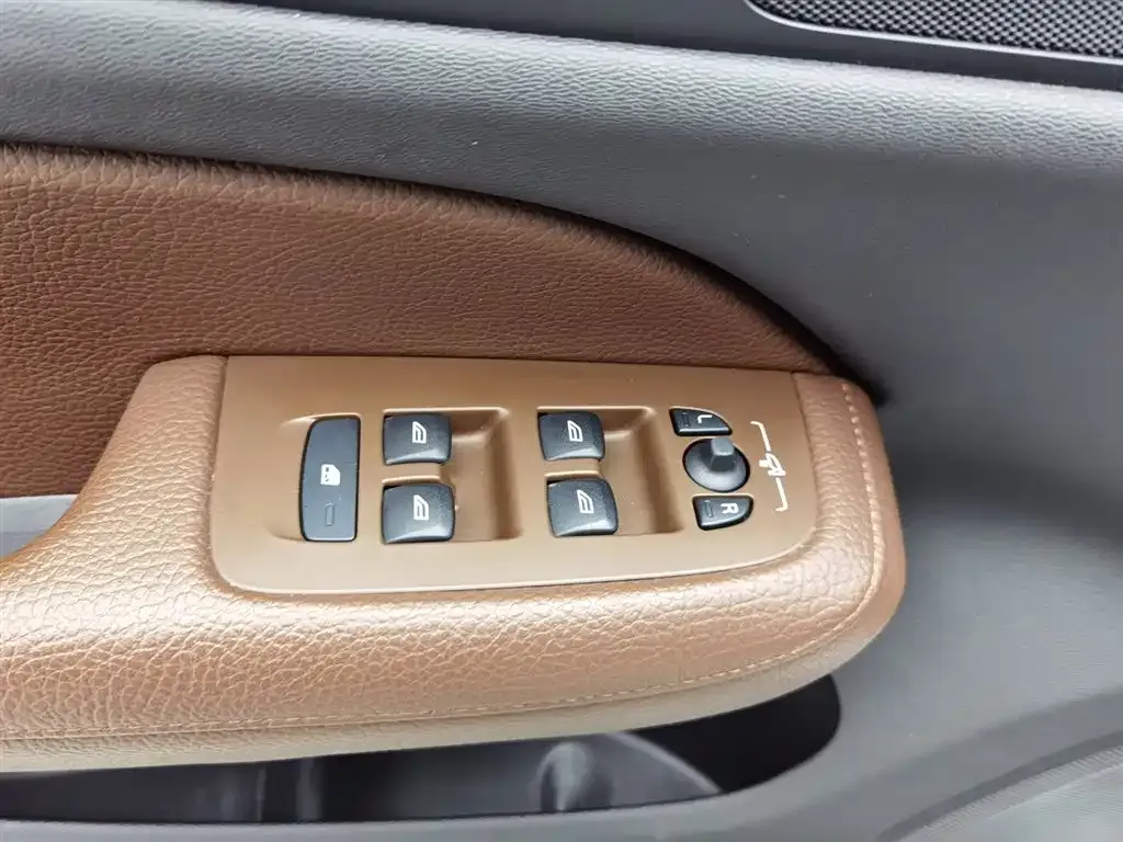 Volvo S60 — фото 10