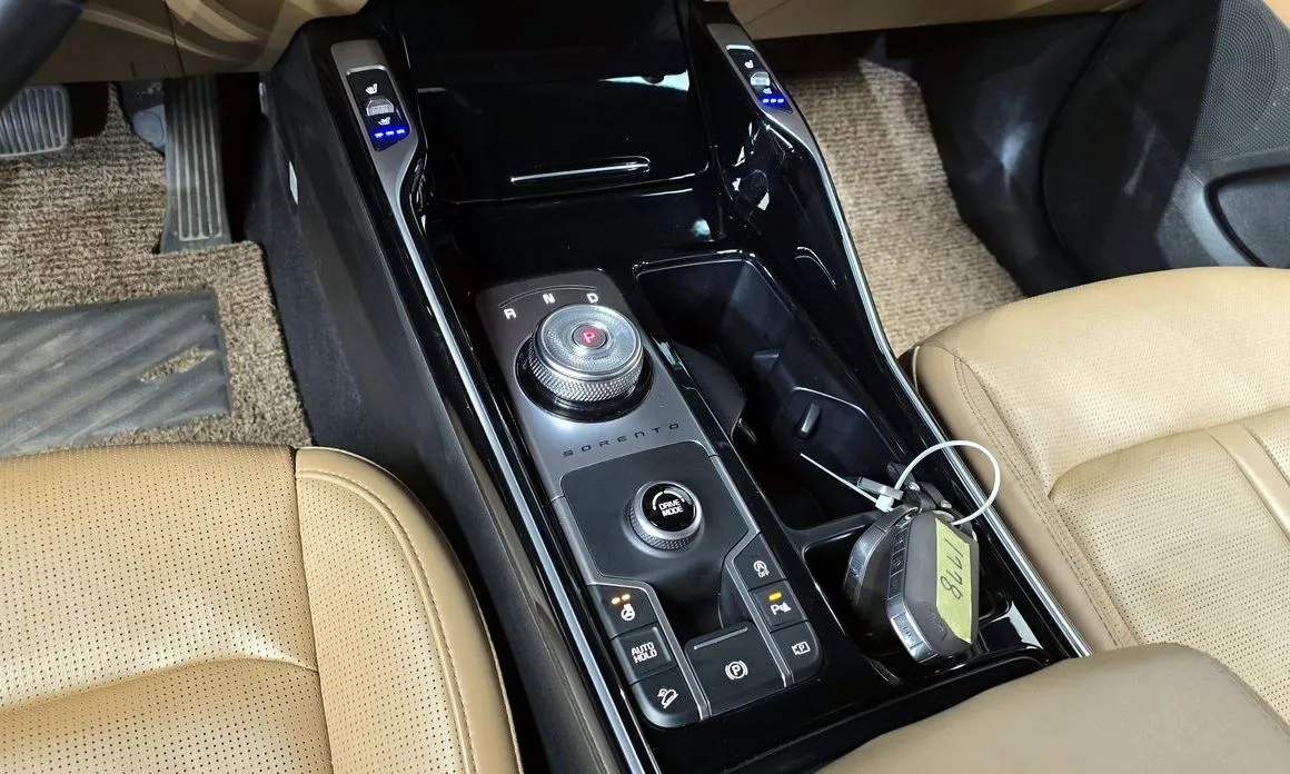 Kia Sorento — фото 7