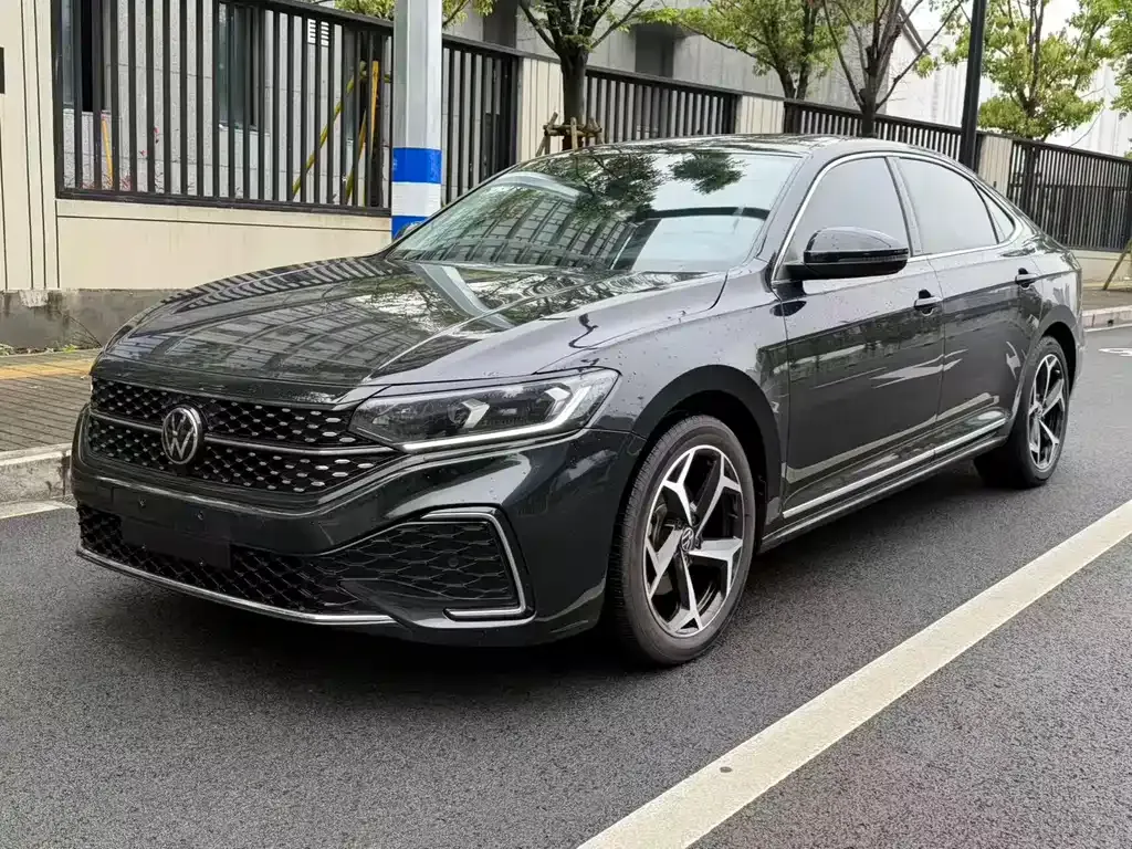 Volkswagen Passat — фото 1